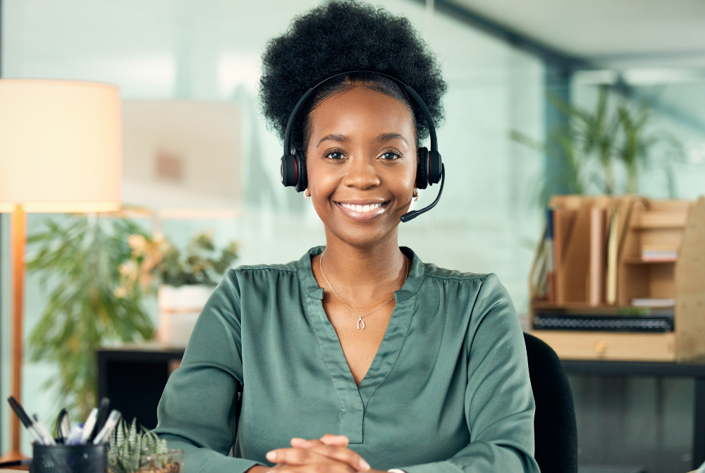 télésecrétaire qui sourit